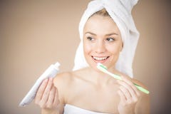 Dobra oralna higiena zaczyna każdy ranek fotografia stock Dobra oralna higiena zaczyna każdy ranek fotografia stock