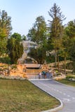 DOBRICH, BULGARIA, el 3 de agosto de 2015, turista que mira el botom de t imagen de archivo libre de regalías DOBRICH, BULGARIA, el 3 de agosto de 2015, turista que mira el botom de t imagen de archivo libre de regalías