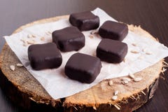Doces feitos a mão do chocolate fotos de stock Doces feitos a mão do chocolate fotos de stock