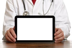 Docteur affichant la tablette digitale image stock Docteur affichant la tablette digitale image stock