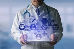 Docteur avec l'interface médicale d'icône de soins de santé photo libre de droits Docteur avec l'interface médicale d'icône de soins de santé photo libre de droits