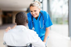 Docteur féminin soulageant le patient images stock Docteur féminin soulageant le patient images stock
