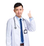 Docteur masculin avec le pouce image libre de droits Docteur masculin avec le pouce image libre de droits