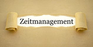 Documento com a palavra alemão para a gestão de tempo - zeitmanagement fotos de stock royalty free Documento com a palavra alemão para a gestão de tempo - zeitmanagement fotos de stock royalty free