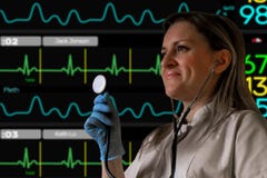 Doktor- oder Krankenschwestergriffstethoskop in der Hand und hören Elektrokardiogrammschirmmonitor weich verwischt auf Hintergrun lizenzfreie stockfotos Doktor- oder Krankenschwestergriffstethoskop in der Hand und hören Elektrokardiogrammschirmmonitor weich verwischt auf Hintergrun lizenzfreie stockfotos