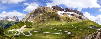 dolomity kształtują teren halną drogę Zdjęcie Stock dolomity kształtują teren halną drogę Zdjęcie Stock
