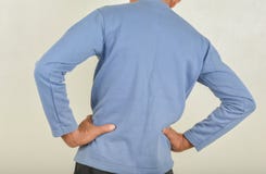 Dolor de espalda en hombres foto de archivo libre de regalías Dolor de espalda en hombres foto de archivo libre de regalías