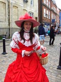 Donna britannica che porta vestito nazionale fotografie stock Donna britannica che porta vestito nazionale fotografie stock