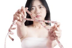 Donna che misura obeso isolato su fondo bianco Percorso di ritaglio su fondo bianco fotografia stock libera da diritti Donna che misura obeso isolato su fondo bianco Percorso di ritaglio su fondo bianco fotografia stock libera da diritti