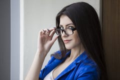 Donna di affari interessata in vetri immagini stock Donna di affari interessata in vetri immagini stock
