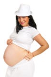Donna incinta di bellezza con il cappello fotografia stock Donna incinta di bellezza con il cappello fotografia stock