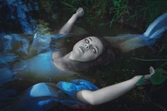 Donna morta terribile del fantasma Fotografia Stock Libera da Diritti Donna morta terribile del fantasma Fotografia Stock Libera da Diritti