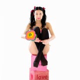 Donna sorridente erotica in bikini con la grande caramella fotografia stock Donna sorridente erotica in bikini con la grande caramella fotografia stock
