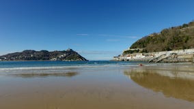 Donostia-San Sebastian, Paese Basco, città, Spagna La spiaggia del Concha della La, vista panoramica Fotografie Stock Libere da Diritti Donostia-San Sebastian, Paese Basco, città, Spagna La spiaggia del Concha della La, vista panoramica Fotografie Stock Libere da Diritti
