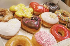 Donuts στο κιβώτιο στοκ εικόνες με δικαίωμα ελεύθερης χρήσης Donuts στο κιβώτιο στοκ εικόνες με δικαίωμα ελεύθερης χρήσης