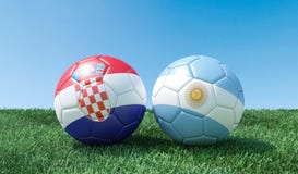 Dos balones de fútbol en colores de las banderas stock de ilustración Dos balones de fútbol en colores de las banderas stock de ilustración