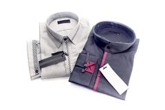 Dos camisas del ` s de los hombres en un fondo blanco imágenes de archivo libres de regalías Dos camisas del ` s de los hombres en un fondo blanco imágenes de archivo libres de regalías
