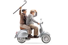 Dos hombres mayores que montan una vespa del vintage y que agitan con un bastón imagen de archivo Dos hombres mayores que montan una vespa del vintage y que agitan con un bastón imagen de archivo