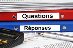 Dossiers de questions et réponses illustration de vecteur Dossiers de questions et réponses illustration de vecteur