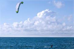 Drachen-Einstieg-Seesport stockfotos Drachen-Einstieg-Seesport stockfotos