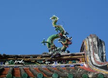 Dragon statue on roof top of Chinese temple in Penang, Malaysia Stock Photography Dragon statue on roof top of Chinese temple in Penang, Malaysia Stock Photography