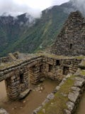 Dramatische Machu Picchu in de Wolken royalty-vrije stock foto's Dramatische Machu Picchu in de Wolken royalty-vrije stock foto's