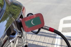 Drapeau des Maldives sur l'aileron de remplisseur de carburant du ` s de voiture photo libre de droits Drapeau des Maldives sur l'aileron de remplisseur de carburant du ` s de voiture photo libre de droits