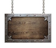 Drewniany średniowieczny znak z metal ramą odizolowywającą zdjęcia stock Drewniany średniowieczny znak z metal ramą odizolowywającą zdjęcia stock