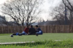 Drie vrienden in het park royalty-vrije stock afbeelding Drie vrienden in het park royalty-vrije stock afbeelding