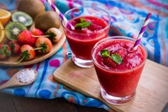 Drink för smaklig frukt för jordgubbeyoghurtsmoothie söt för hälsa på Arkivfoton Drink för smaklig frukt för jordgubbeyoghurtsmoothie söt för hälsa på Arkivfoton