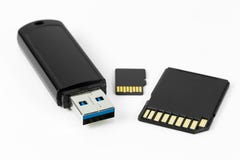 Drive και κάρτες μνήμης λάμψης USB που απομονώνονται στο άσπρο υπόβαθρο στοκ φωτογραφία με δικαίωμα ελεύθερης χρήσης Drive και κάρτες μνήμης λάμψης USB που απομονώνονται στο άσπρο υπόβαθρο στοκ φωτογραφία με δικαίωμα ελεύθερης χρήσης