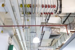 Drymby lotniczy uwarunkowywać i stropuje elektryczny system zdjęcie stock Drymby lotniczy uwarunkowywać i stropuje elektryczny system zdjęcie stock