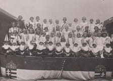 DT00026 ВЕНГРИЯ, БУДАПЕШТ 1931 - дети в костюмах - праздненств - стоковая фотография DT00026 ВЕНГРИЯ, БУДАПЕШТ 1931 - дети в костюмах - праздненств - стоковая фотография