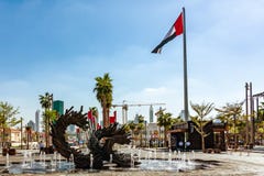 Dubai, Arabische Emirate - 12. Dezember 2018: Verbesserung von Stadtstraßen und -öffentlichen Plätzen stockfoto Dubai, Arabische Emirate - 12. Dezember 2018: Verbesserung von Stadtstraßen und -öffentlichen Plätzen stockfoto