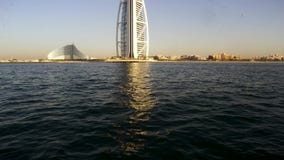 Dubaj, czerwiec 2: Widok luksusowa plaża Dubaj i Burj al arab al arabski burj jumeirah madinat przeglądać zdjęcie wideo Dubaj, czerwiec 2: Widok luksusowa plaża Dubaj i Burj al arab al arabski burj jumeirah madinat przeglądać zdjęcie wideo