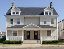 dubbelsidigt hus typiska midwest arkivfoton dubbelsidigt hus typiska midwest arkivfoton