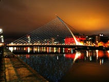 dublin night στοκ φωτογραφία με δικαίωμα ελεύθερης χρήσης dublin night στοκ φωτογραφία με δικαίωμα ελεύθερης χρήσης