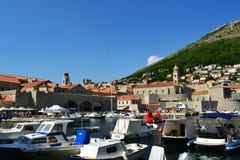 Dubrovnik /Croatia - September 09 2014: De oude haven van Dubrovnik stock afbeelding Dubrovnik /Croatia - September 09 2014: De oude haven van Dubrovnik stock afbeelding