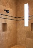 Ducha del cuarto de baño de la mansión del centro turístico fotografía de archivo Ducha del cuarto de baño de la mansión del centro turístico fotografía de archivo