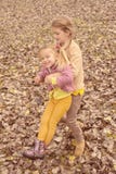 Due bambine Fotografie Stock Libere da Diritti Due bambine Fotografie Stock Libere da Diritti