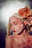 Duende bonito novo da menina Composição e bodyart criativos fotografia de stock Duende bonito novo da menina Composição e bodyart criativos fotografia de stock