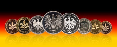Duitse de Mark van Duitsland geplaatste muntstukken, pfennig, achtergrondgradiënt stock afbeeldingen Duitse de Mark van Duitsland geplaatste muntstukken, pfennig, achtergrondgradiënt stock afbeeldingen