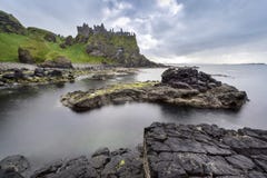 Dunluce-Schloss ein berühmter Irland-Markstein stockfotos Dunluce-Schloss ein berühmter Irland-Markstein stockfotos