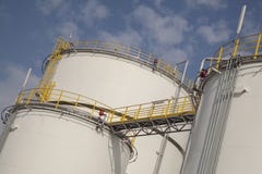 Duzi zbiorniki dla ropa i gaz zdjęcia stock Duzi zbiorniki dla ropa i gaz zdjęcia stock