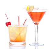 Dwa koktajli/lów czerwonego alkoholu kosmopolityczny koktajl dekorujący obraz royalty free Dwa koktajli/lów czerwonego alkoholu kosmopolityczny koktajl dekorujący obraz royalty free