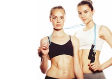 Dwa sport dziewczyny ono mierzy odizolowywamy na bielu obraz royalty free Dwa sport dziewczyny ono mierzy odizolowywamy na bielu obraz royalty free