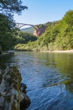 Dzhurdzhevichbrug - concrete boogbrug over de rivier Tara in het noordelijke deel van Montenegro stock foto Dzhurdzhevichbrug - concrete boogbrug over de rivier Tara in het noordelijke deel van Montenegro stock foto