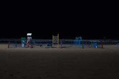 Dziecka boisko w piasku plaża Essaouira przy nocą iluminującą z światło reflektorów obrazy royalty free Dziecka boisko w piasku plaża Essaouira przy nocą iluminującą z światło reflektorów obrazy royalty free