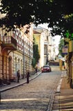 dziejowy centrum miasto Średniowieczny przesmyk brukował ulicę z Starymi Fińskimi budynkami i domami obraz royalty free dziejowy centrum miasto Średniowieczny przesmyk brukował ulicę z Starymi Fińskimi budynkami i domami obraz royalty free