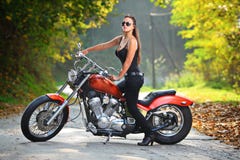 dziewczyna atrakcyjny motocykl